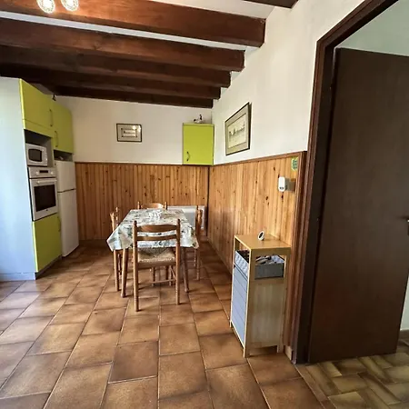 بيت للعطل Lagrange *